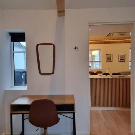 Willa Hyggeligt Lille Lige Mellem Havnen Og Bytorv